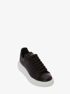Men's Oversized Sneaker in Black
