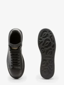 Men's Oversized Sneaker in Black