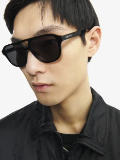 Signature Essentials Sunglasses in Black
